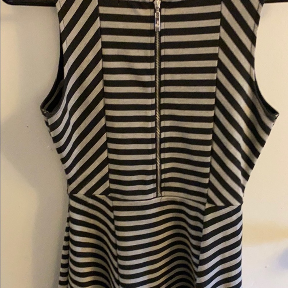 Ladies Guess dress - Picture 4 of 4